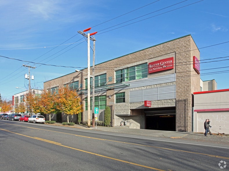 3650-3670 Stone Way N, Seattle, WA for lease - Primary Photo - Image 1 of 6