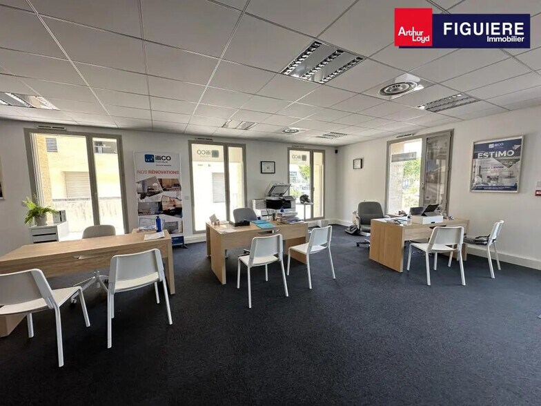 140 Avenue Du Douze Juillet 1998, Aix-en-Provence for sale - Interior Photo - Image 3 of 8