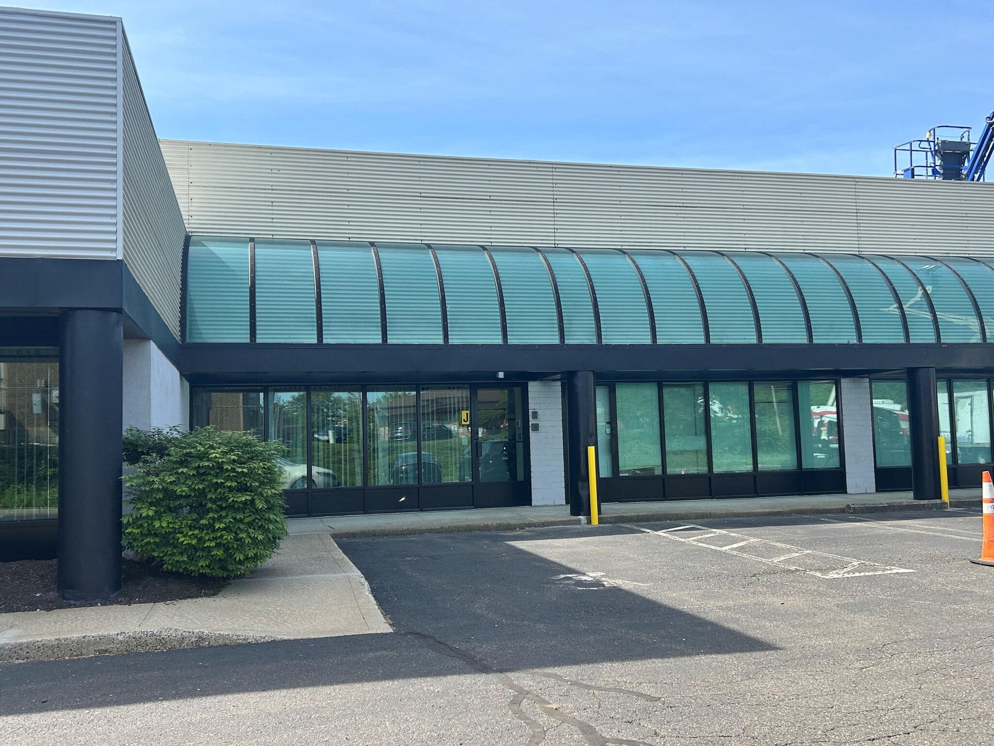 260-264 Quarry Rd, Milford, CT for lease Building Photo- Image 1 of 2