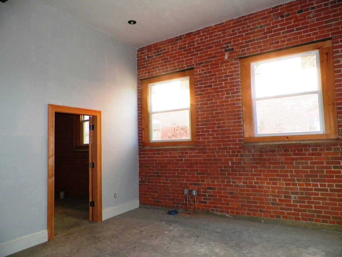 301 Harris Ave, Providence, RI 02909