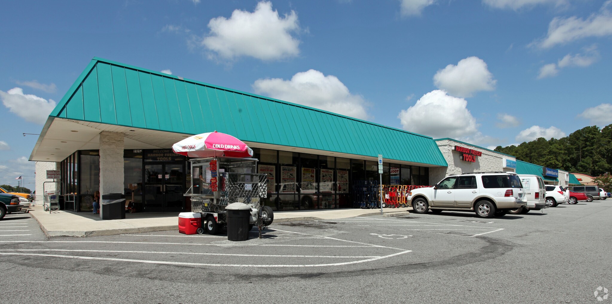 2323 Elaines Way, Winterville, NC for sale Primary Photo- Image 1 of 1