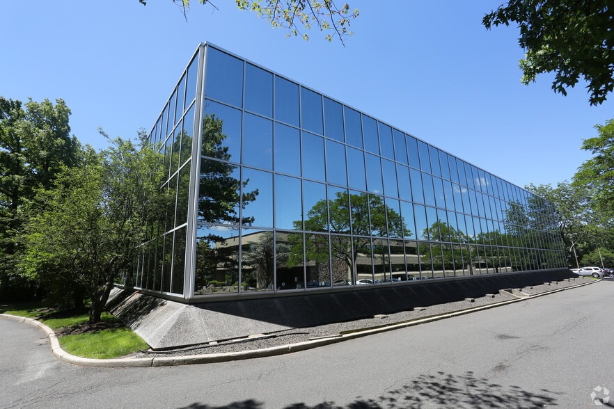 400 Sylvan Ave, Englewood Cliffs, NJ 07632 Office for Lease