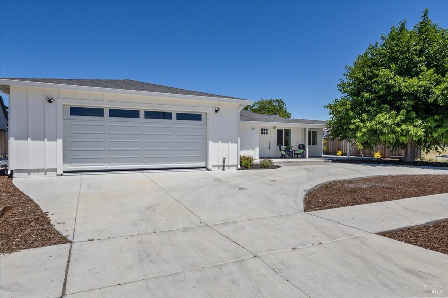 2113 Dennis Ln, Santa Rosa, CA for sale - Building Photo - Image 2 of 31