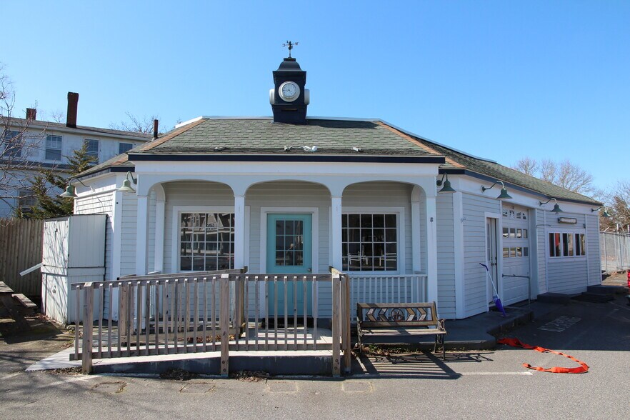 587 Main St, Dennis Port, MA 02639