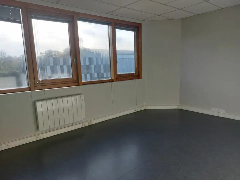 Office in Cesson-Sévigné for lease - Interior Photo - Image 1 of 5