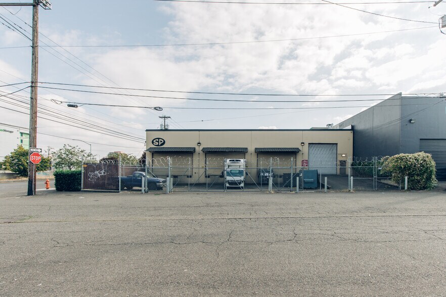 2331 NW 23rd Ave, Portland, OR for lease - Building Photo - Image 3 of 5