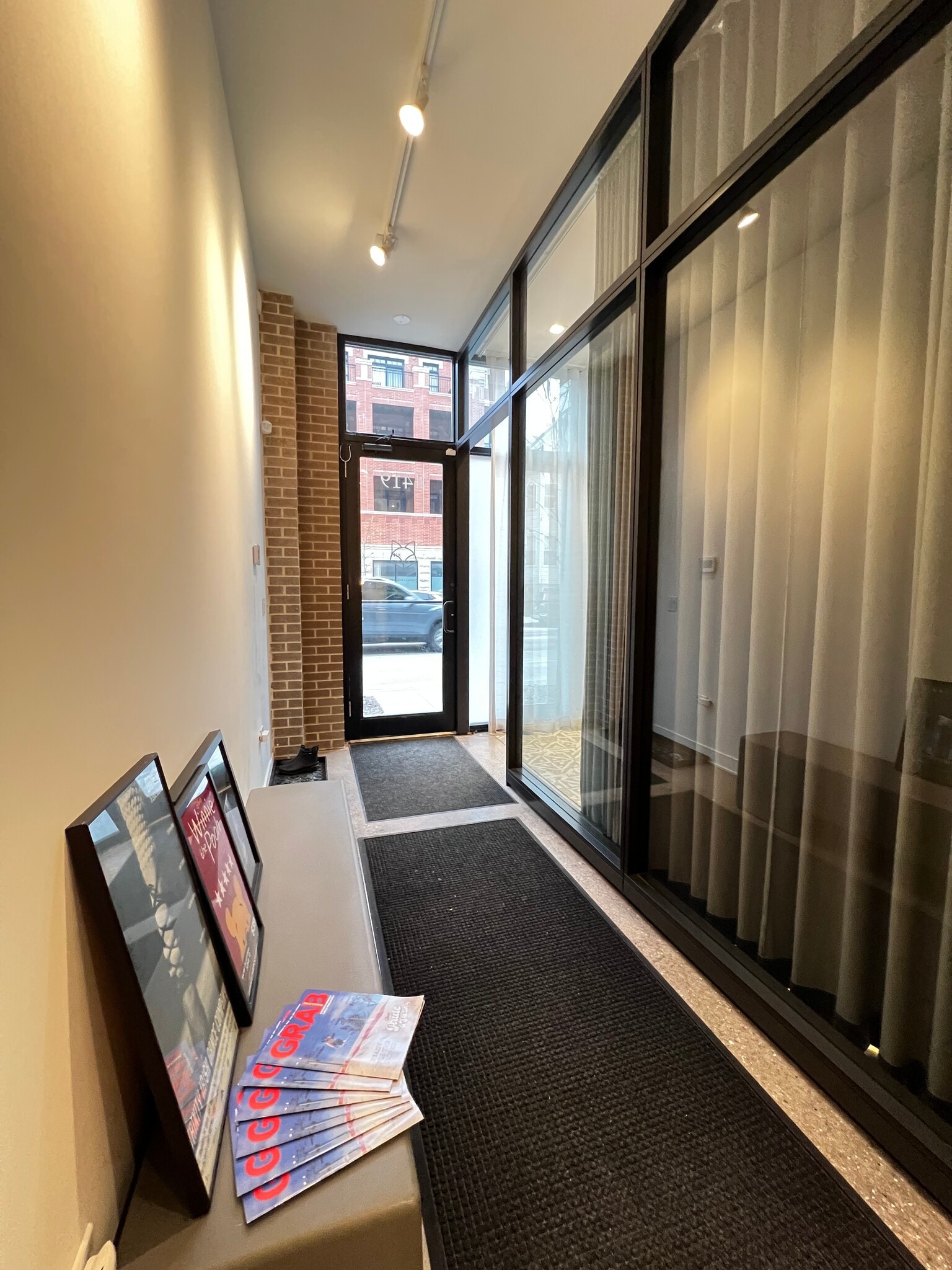 1419 W Belmont Ave, Chicago, IL for sale Interior Photo- Image 1 of 13