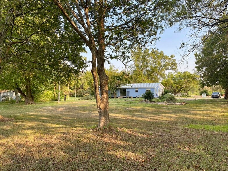 700 TX-332 Loop, Liberty Hill, TX for sale - Building Photo - Image 3 of 11