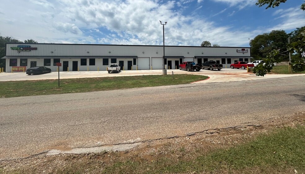 201 N County Rd, Alvarado, TX for lease - Building Photo - Image 2 of 3