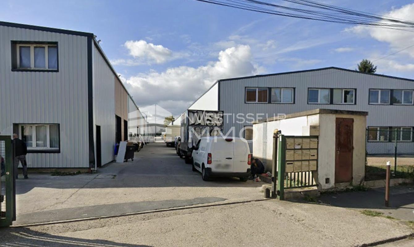 Flex in Stains for lease Building Photo- Image 1 of 9
