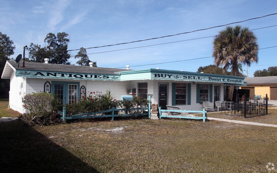 566 Indian Rocks Rd, Largo, FL for sale - Primary Photo - Image 1 of 2