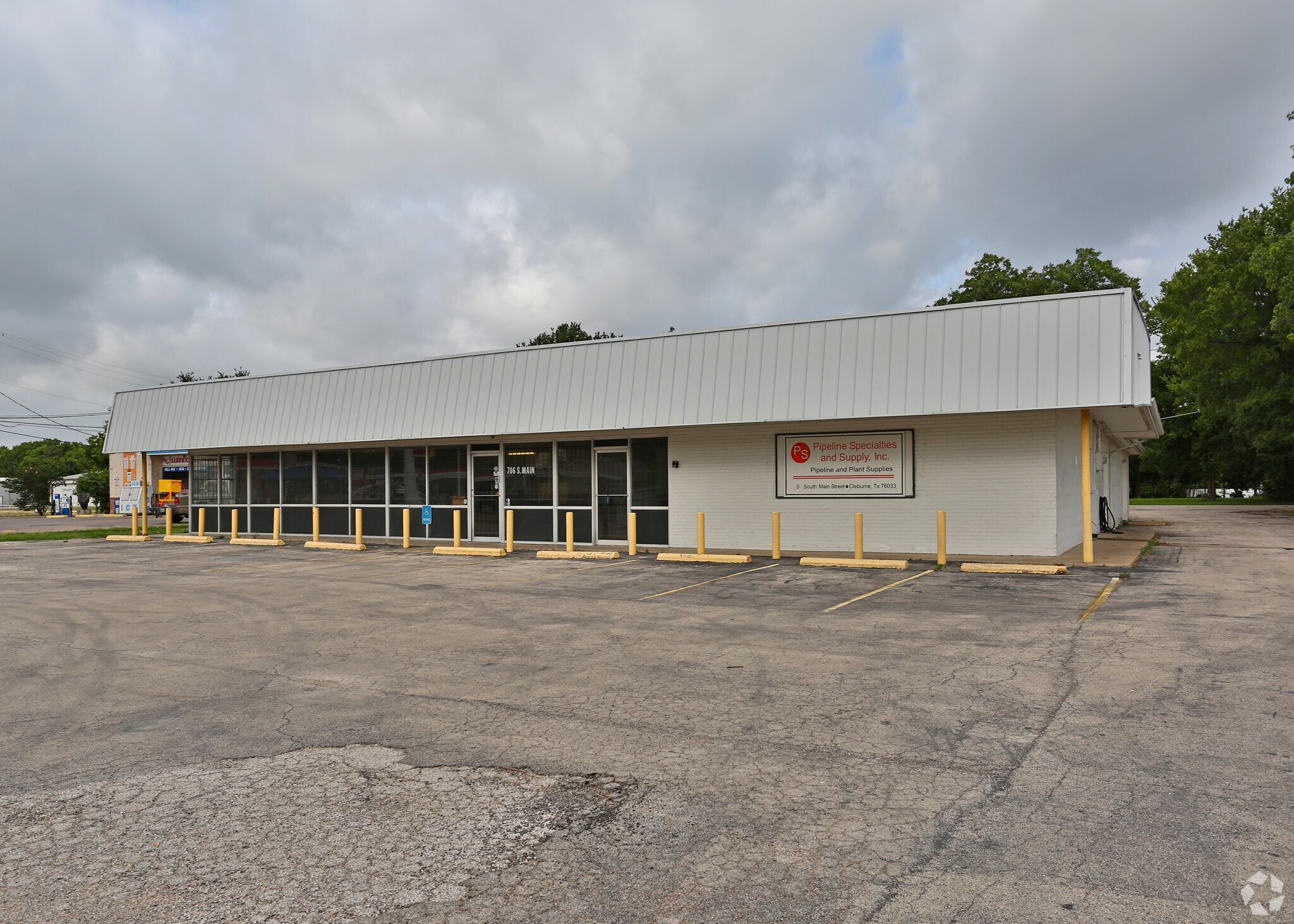 706 S Main St, Cleburne, TX for sale Primary Photo- Image 1 of 1