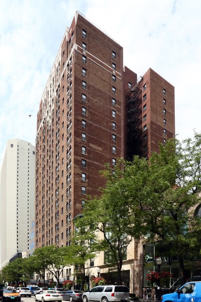 40 E Oak St, Chicago, IL for sale - Primary Photo - Image 1 of 1