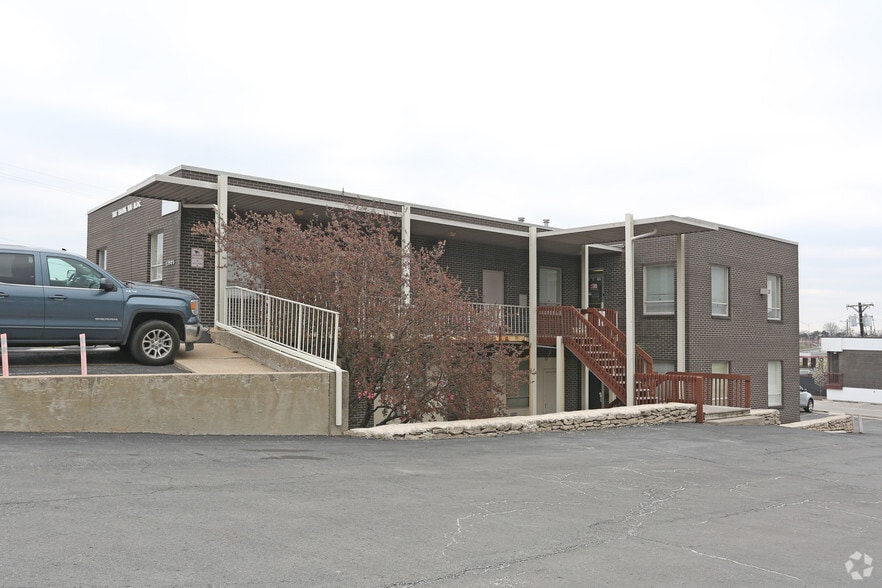 13905 E 39th St, Independence, MO for sale - Primary Photo - Image 1 of 1