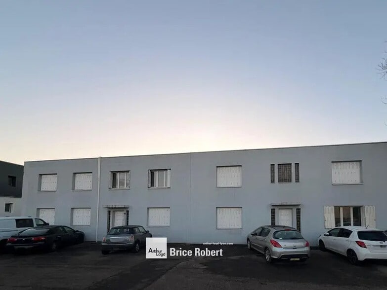 Flex in SAINT-SYMPHORIEN-D'OZON for lease - Building Photo - Image 1 of 4