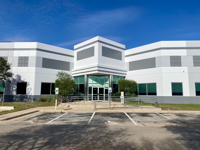 12234 N Interstate 35, Austin, TX for lease - Building Photo - Image 1 of 5