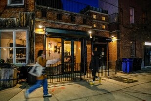 80 Franklin St, Brooklyn NY - Bar