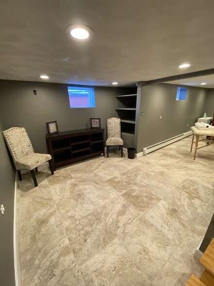 144 Broadway, Saugus, MA for sale - Interior Photo - Image 3 of 27