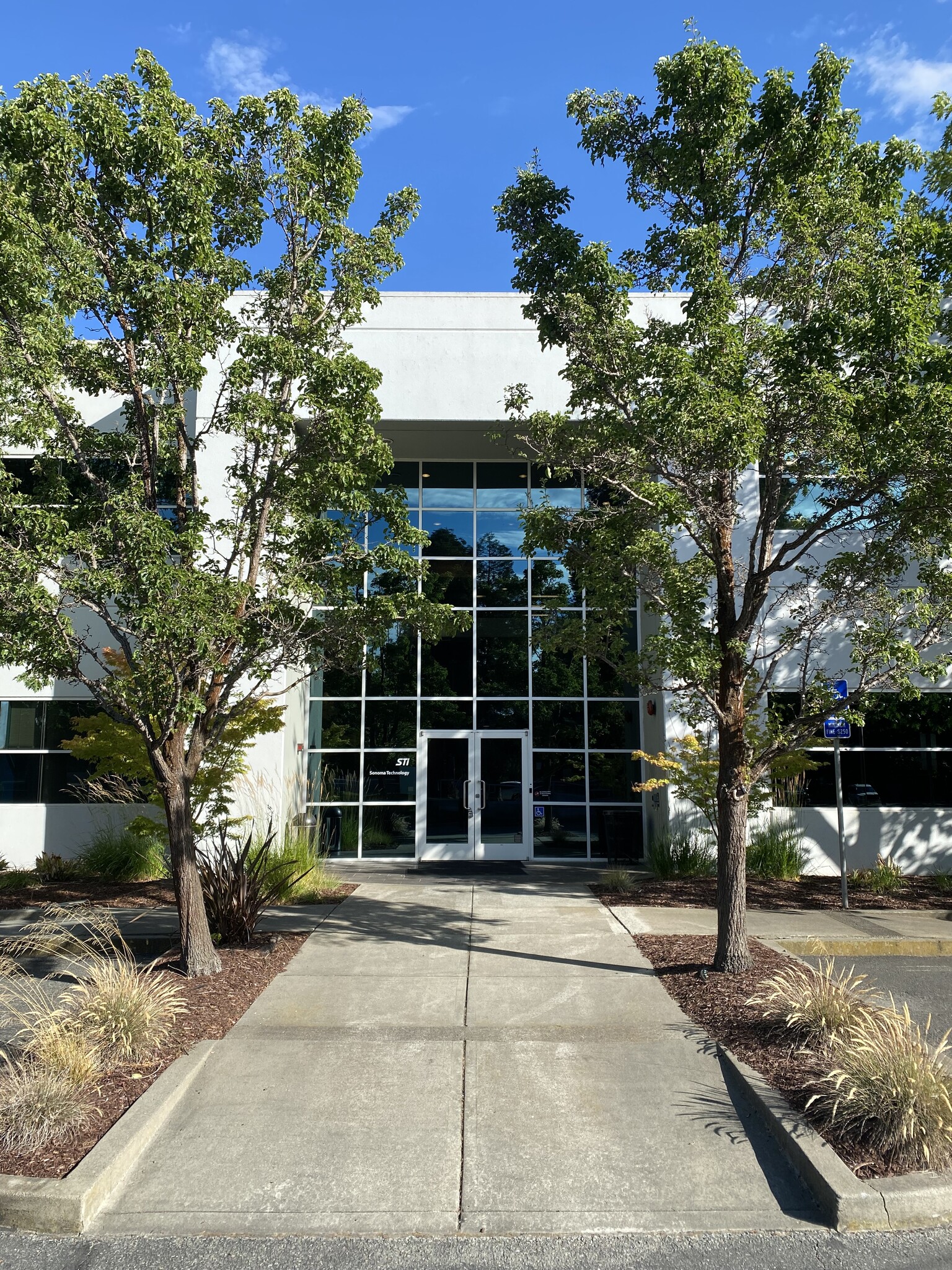 1450 N McDowell Blvd, Petaluma, CA for lease Building Photo- Image 1 of 5