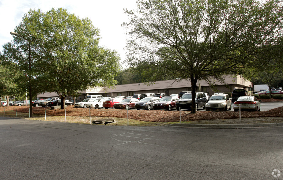 325 W Montgomery Cross Rd, Savannah, GA for lease - Building Photo - Image 2 of 37