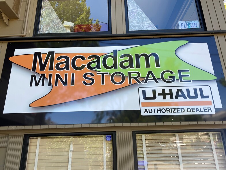 56205622 SW Kelly Ave, Portland, OR 97239 Macadam MiniStorage