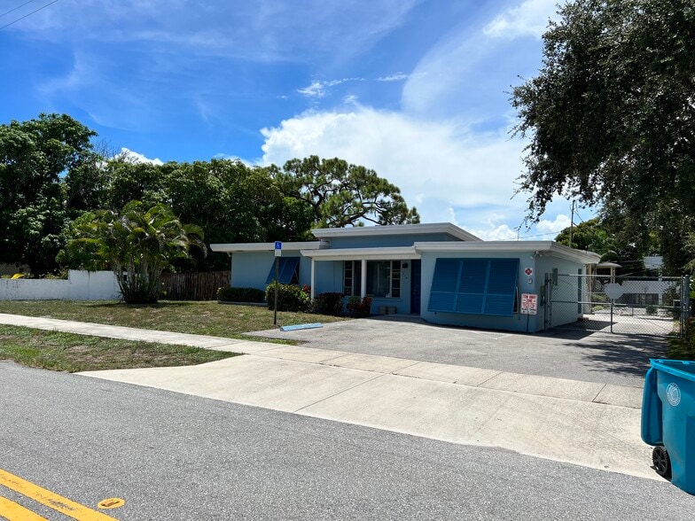 215 NW 3rd St, Boynton Beach, FL for lease - Building Photo - Image 1 of 14