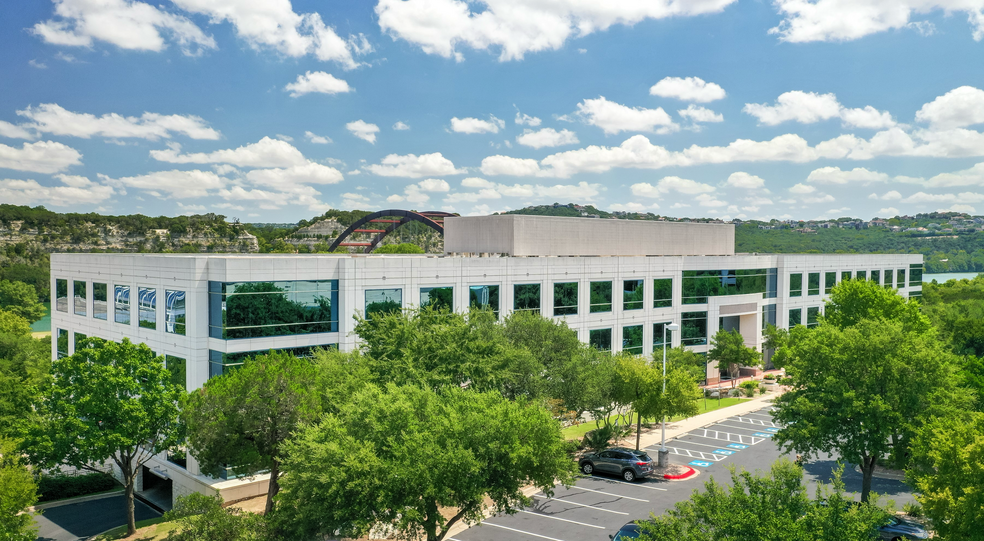 5001 Plaza On The Lake Dr, Austin, TX for lease - Building Photo - Image 1 of 9