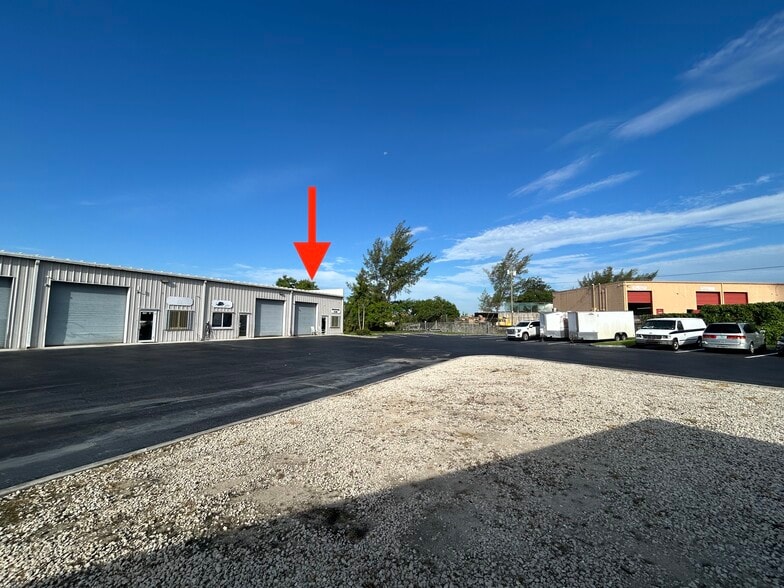 802 Old Dixie Hwy, West Palm Beach, FL for lease - Building Photo - Image 3 of 8
