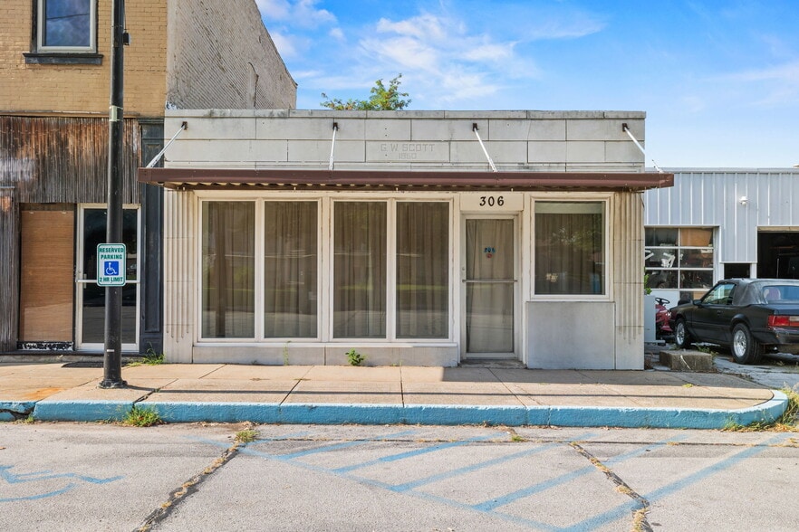 306 College St, Greenfield, MO for sale - Building Photo - Image 2 of 28