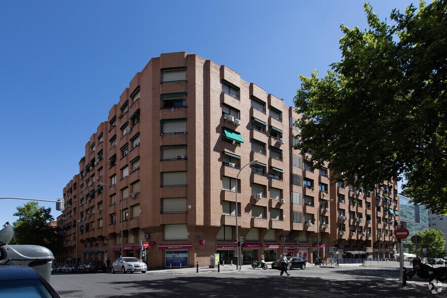 Calle Aviador Zorita, 12, Madrid, Madrid for sale - Building Photo - Image 1 of 1