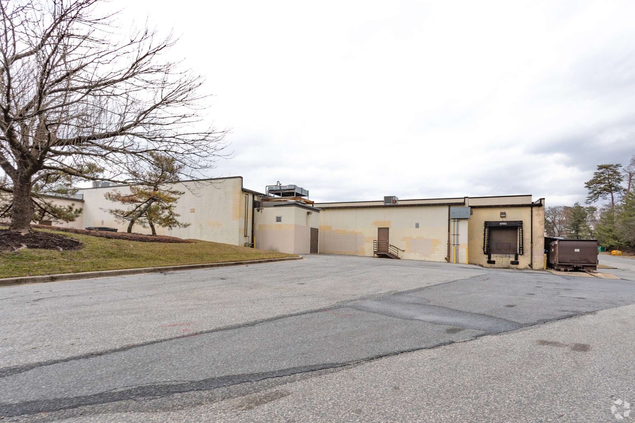 8095 Edwin Raynor Blvd, Pasadena, MD 21122 Chesterfield Plaza