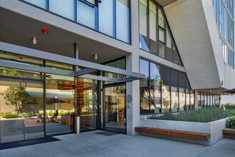 1041 N Formosa Ave, West Hollywood, CA for lease Building Photo- Image 2 of 13