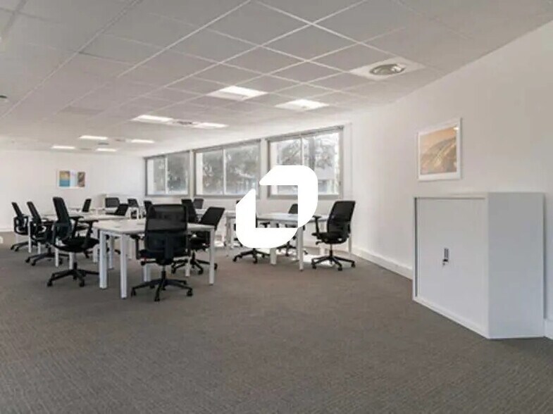 Office in Mérignac for lease - Building Photo - Image 2 of 7