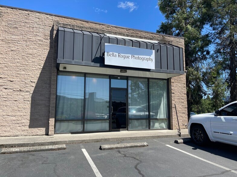 1661 NE 7th St, Grants Pass, OR for sale - Primary Photo - Image 1 of 1