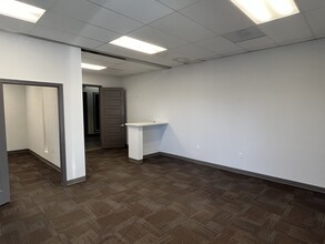 149 W Yokuts Ave, Stockton, CA for lease Interior Photo- Image 1 of 6