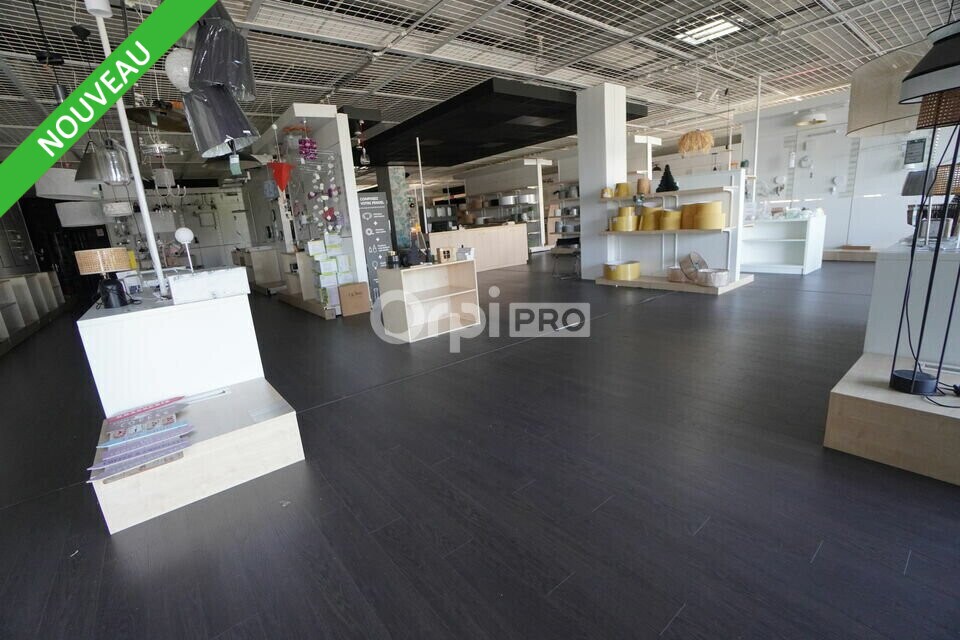 Retail in Quetigny for lease Interior Photo- Image 1 of 9
