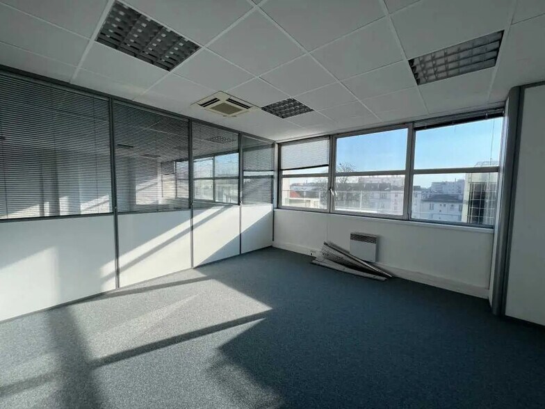 Office in Alfortville for lease - Interior Photo - Image 2 of 4