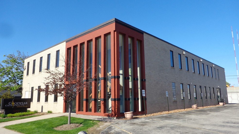 5261 N Port Washington Rd, Glendale, WI for sale - Primary Photo - Image 1 of 1