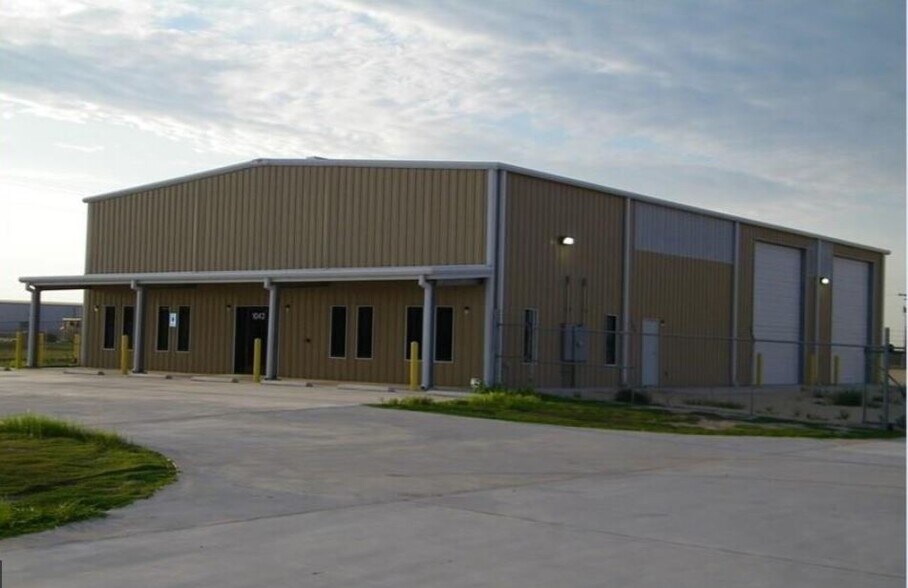 1043 Bob White Rd, Victoria, TX for sale - Primary Photo - Image 1 of 1