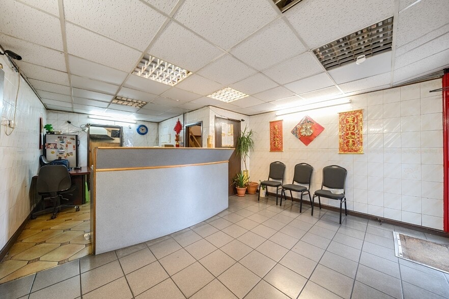 217 Camberwell New Rd, London for sale - Interior Photo - Image 2 of 4