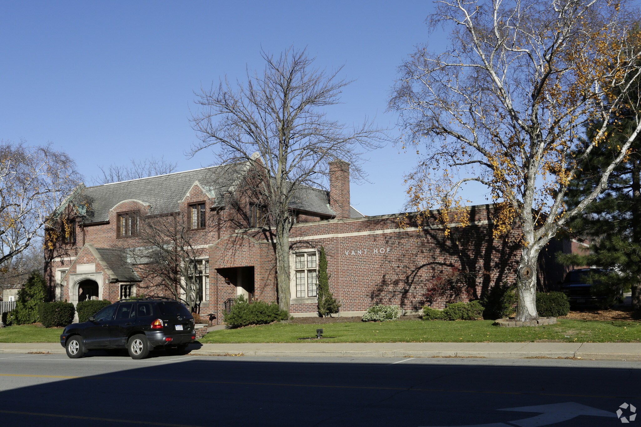 851 Leonard St NW, Grand Rapids, MI for sale Primary Photo- Image 1 of 1