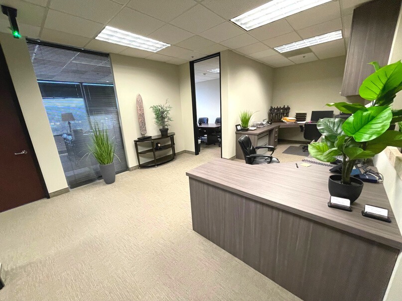 21600 Oxnard St, Woodland Hills, CA for lease Interior Photo- Image 1 of 6