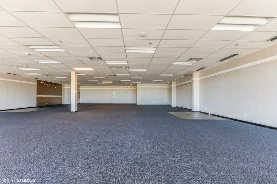 1852-1866 Towne Centre Dr, North Aurora, IL for lease - Interior Photo - Image 3 of 18