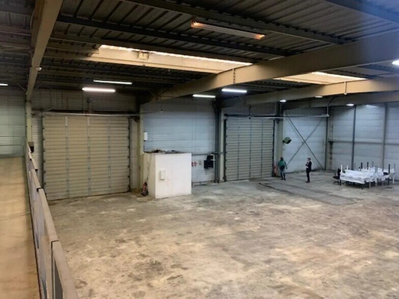 Flex in Colombes for lease - Building Photo - Image 2 of 6