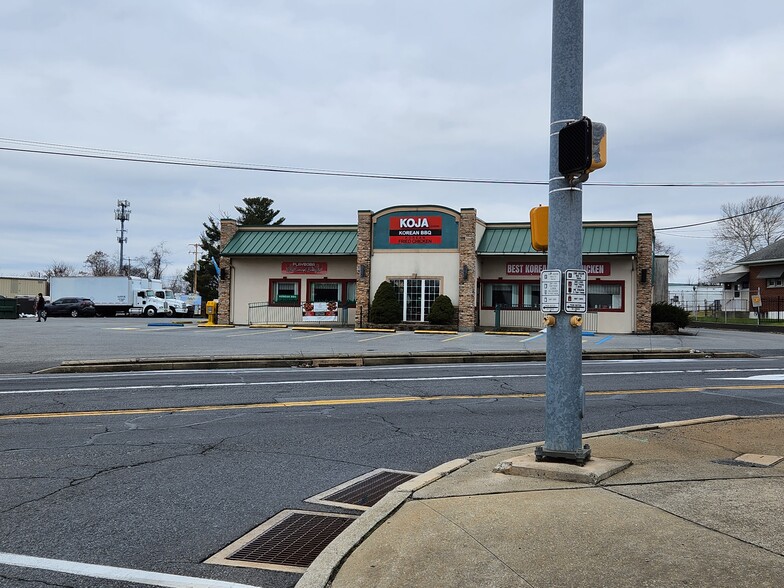 1061 S 25th St, Easton, PA for sale - Building Photo - Image 1 of 1