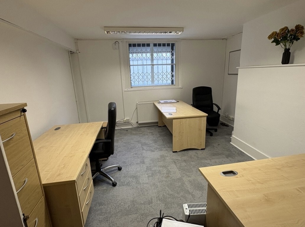 21 Carlton Cres, Southampton for lease Interior Photo- Image 1 of 2