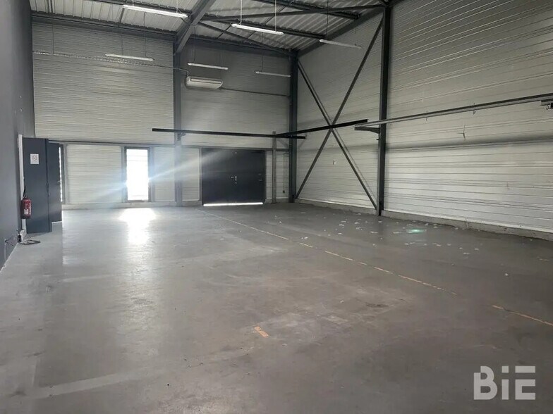 Flex in Mérignac for lease - Interior Photo - Image 2 of 8