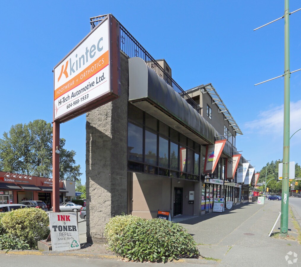 987 Marine Dr, North Vancouver, BC V7P 1S4