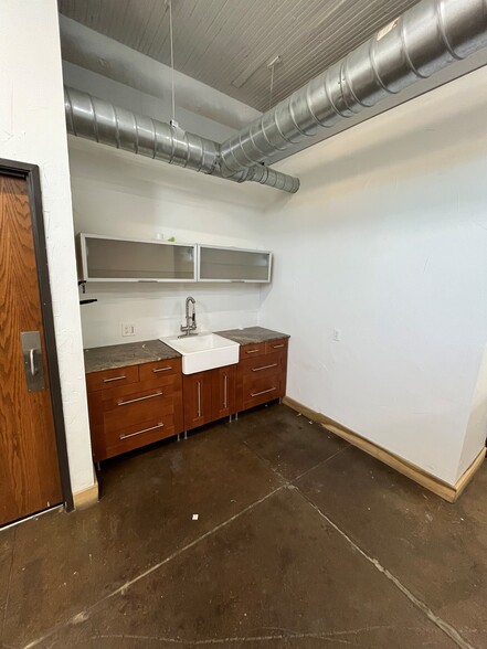 225 Bryan Ave, Fort Worth, TX for lease - Interior Photo - Image 3 of 6