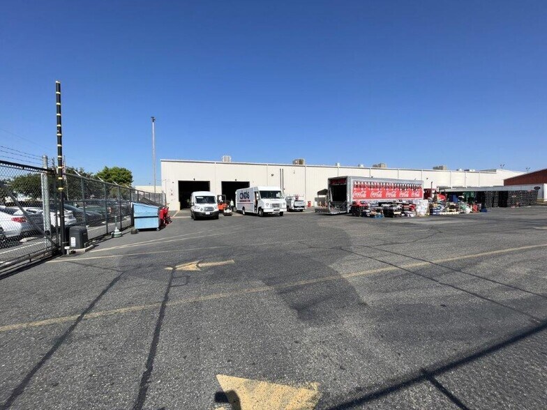 3220 E Malaga Ave, Fresno, CA for sale - Building Photo - Image 1 of 1